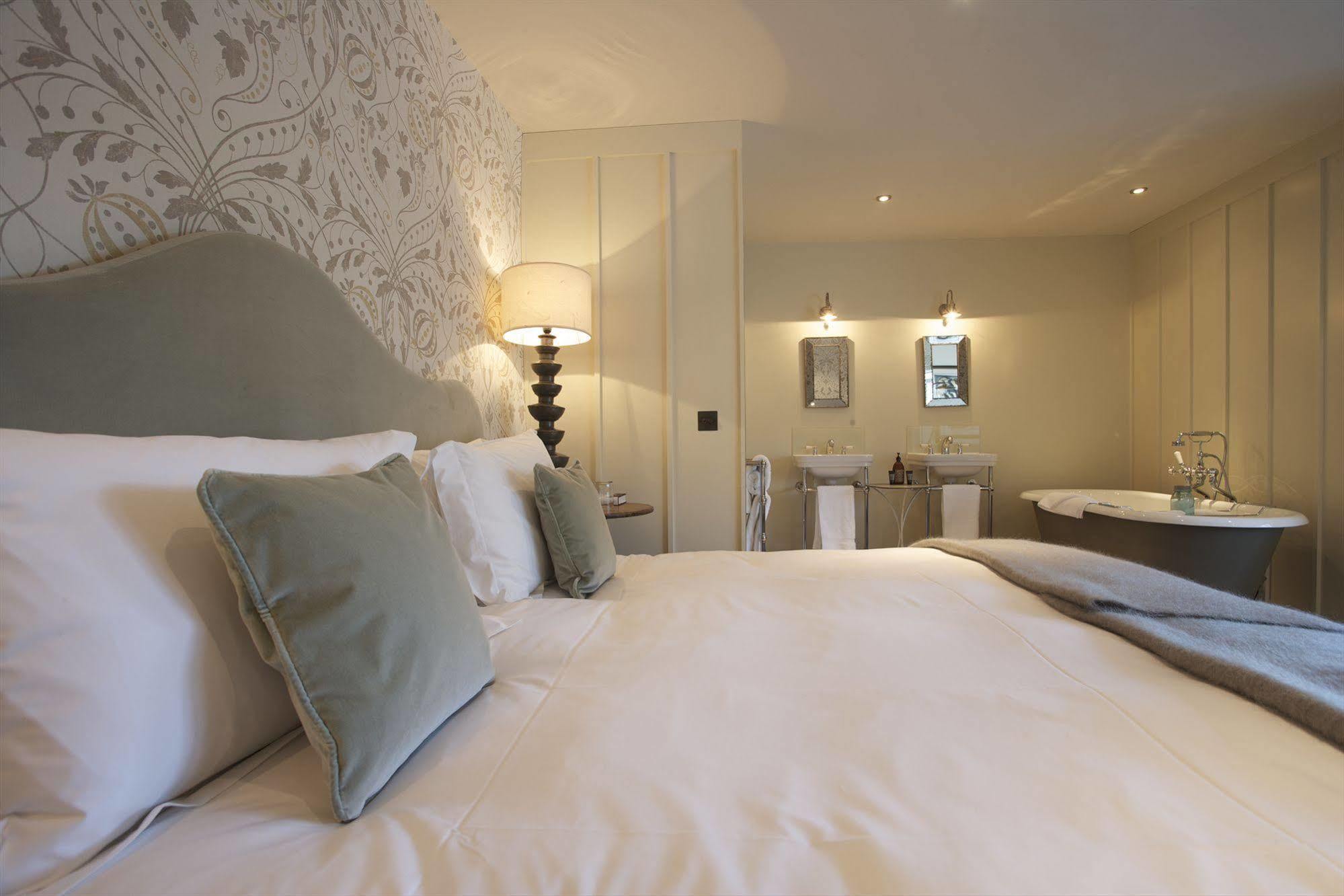 The Wheatsheaf Inn Bourton-on-the-Water Εξωτερικό φωτογραφία